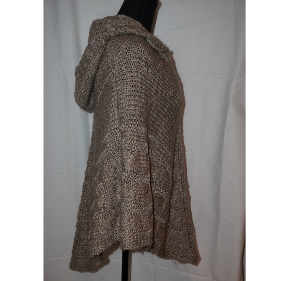 Knit poncho - Picture 3 of 3